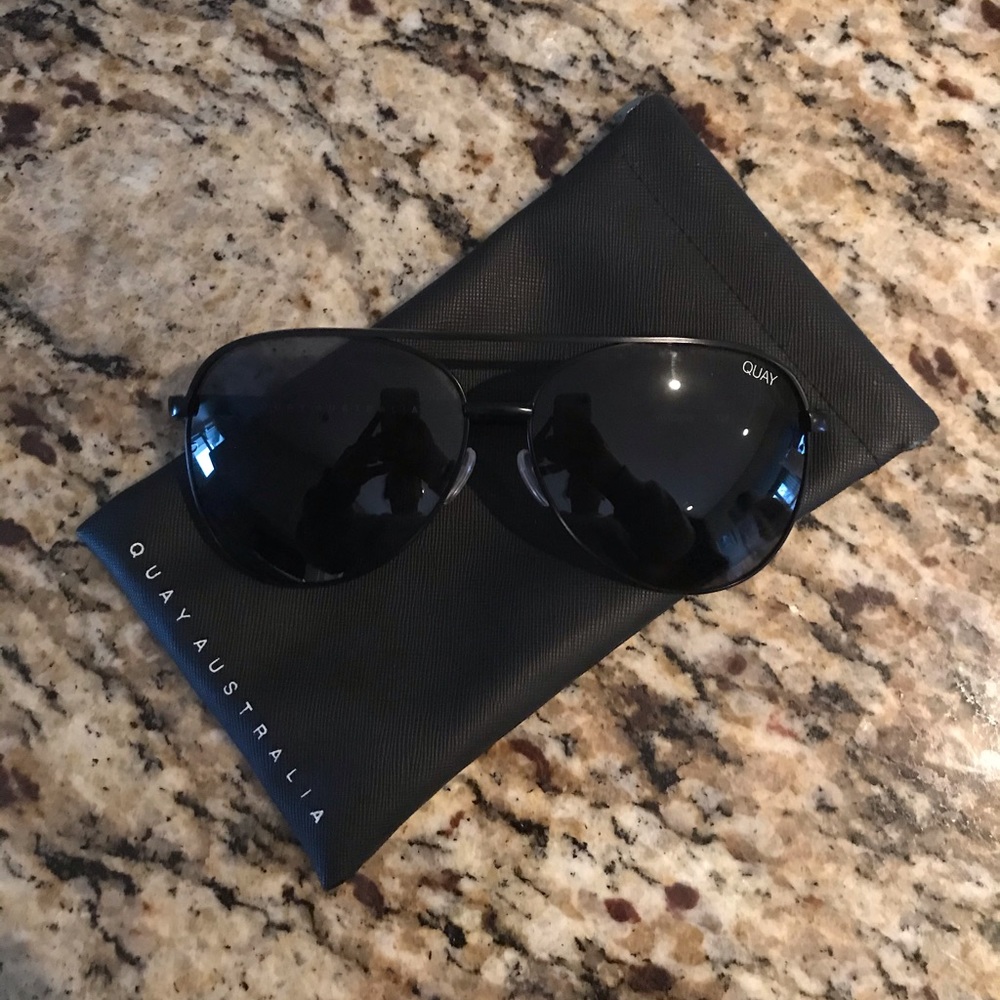 Quay sunglasses with case